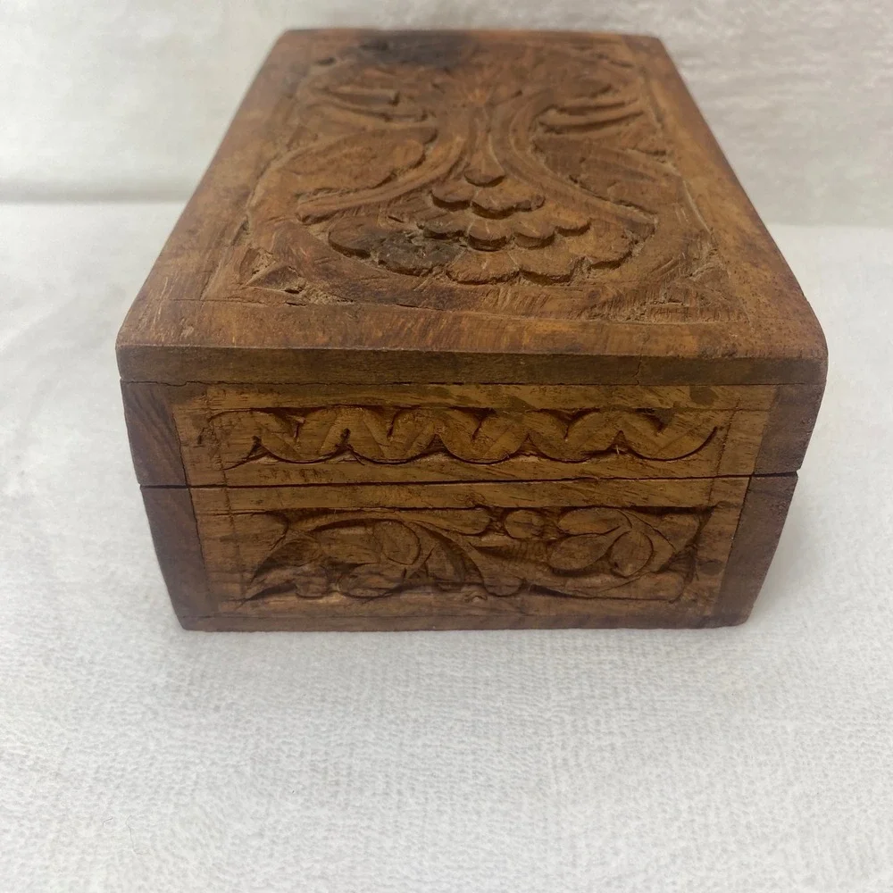 Hand‎ Carved Wooden Trinket Box Jewelry Keepsake Blue Velvet Lined